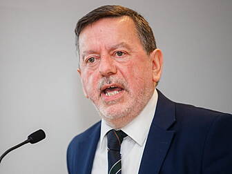 Shane Ross calls for FAI Presi...